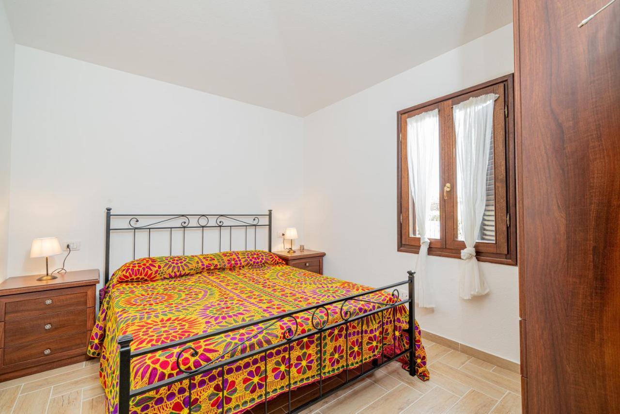 Appartamento Trilocale Le Canne 4 Posti Letto Con Giardino E Posto Auto Privato 산테오도로 외부 사진