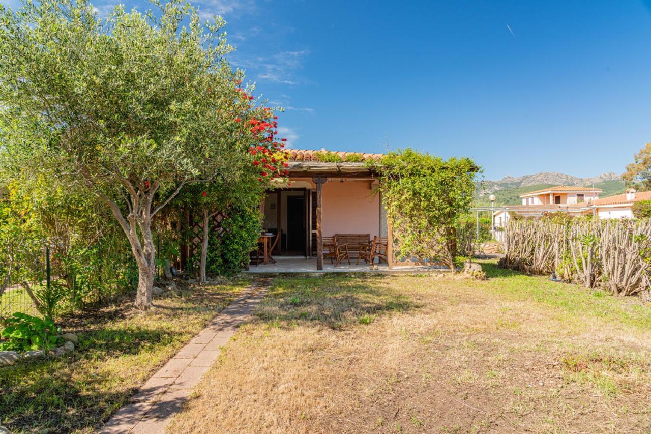 Appartamento Trilocale Le Canne 4 Posti Letto Con Giardino E Posto Auto Privato 산테오도로 외부 사진