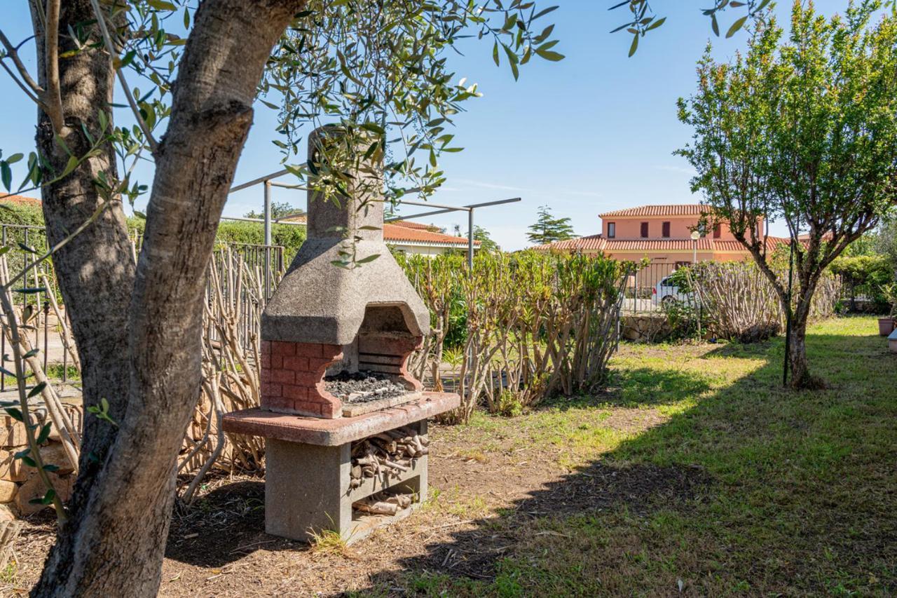 Appartamento Trilocale Le Canne 4 Posti Letto Con Giardino E Posto Auto Privato 산테오도로 외부 사진